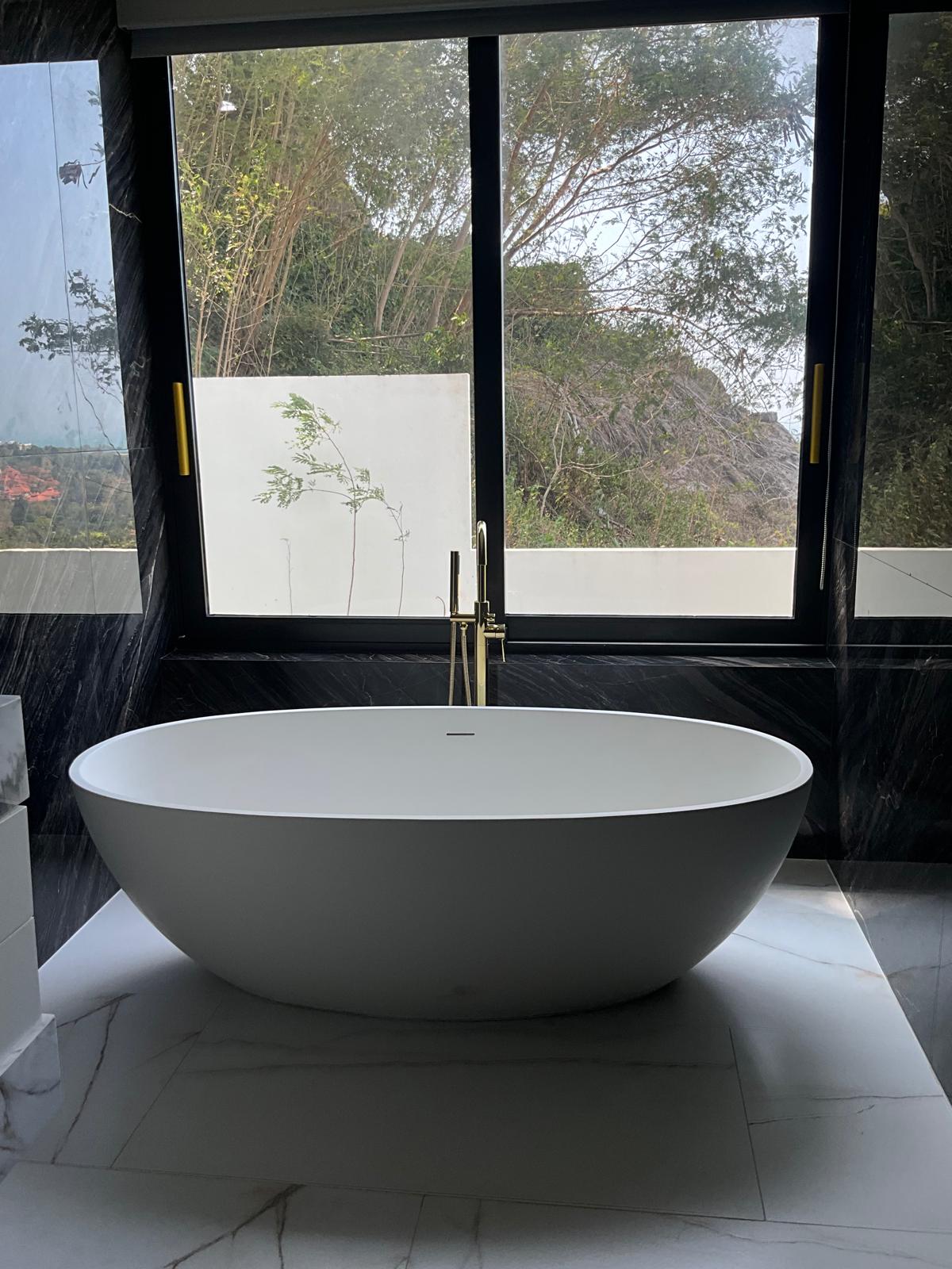 Couples sunset suite with spa bathroom